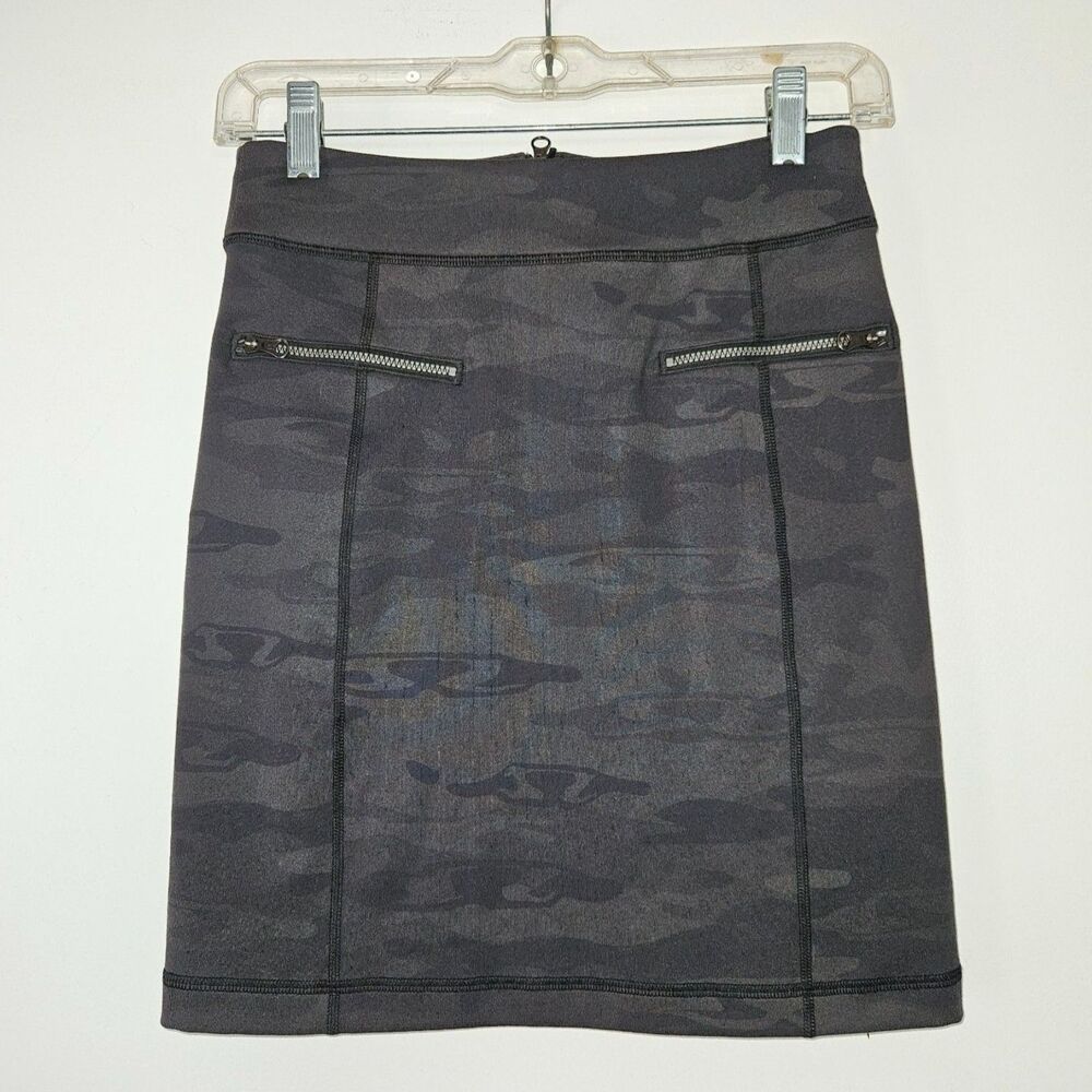 LULULEMON Camo Stretch Skirt Size 4